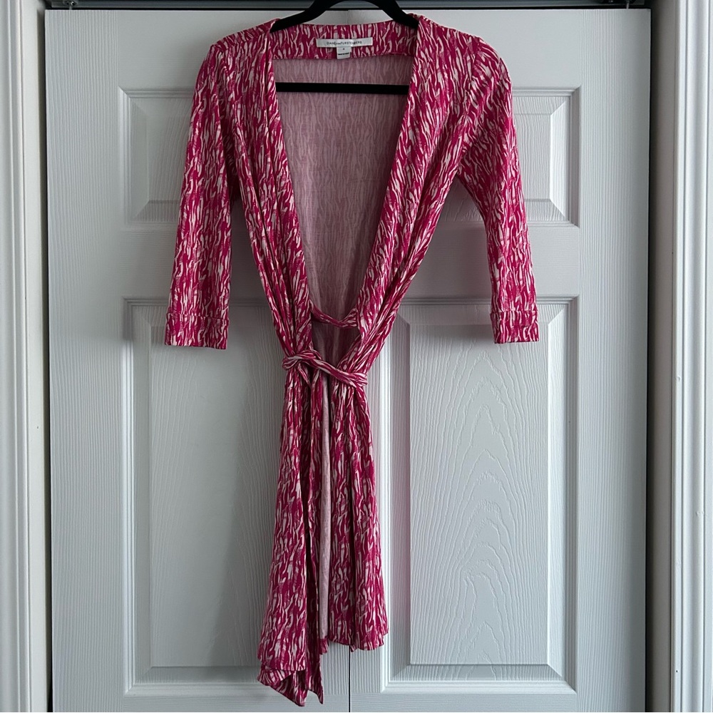Authentic Diane von Furstenberg Classic Iconic Silk Stripe Wrap Dress.
